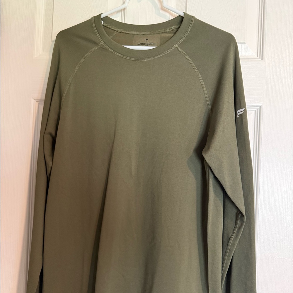 NEW Fabletics Olive Green Long Sleeve Performance Tee – Men’s Medium